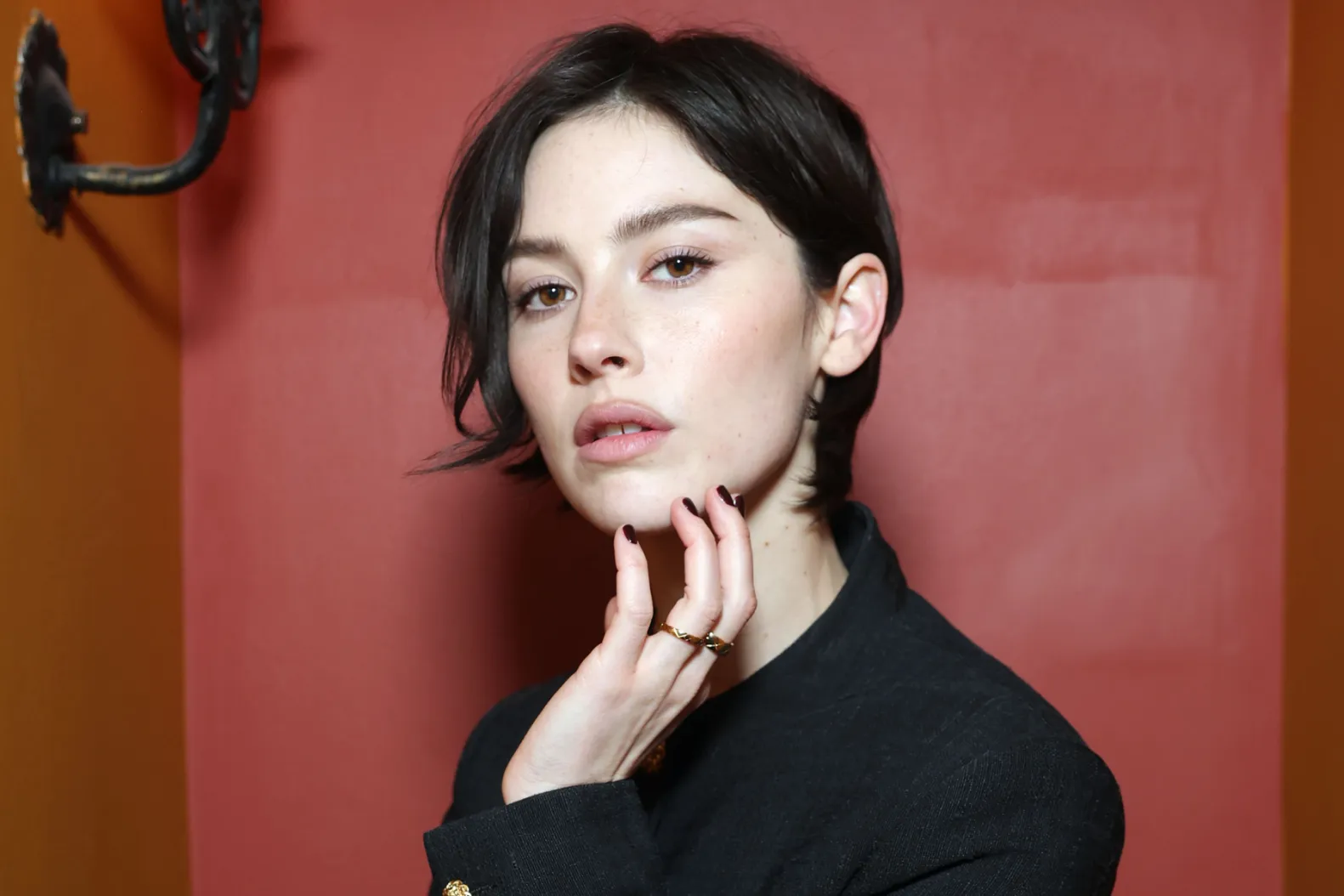 Gracie Abrams Rilis Album Baru, Ini Fakta Menarik Tentang "Daughter From Hell"