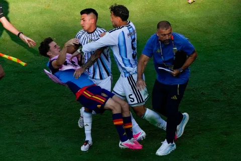 Buntut Kericuhan Laga Final Piala Dunia 2026: FIFA Buka Penyidikan Resmi, Sejumlah Bintang Argentina Terancam Sanksi Berat!