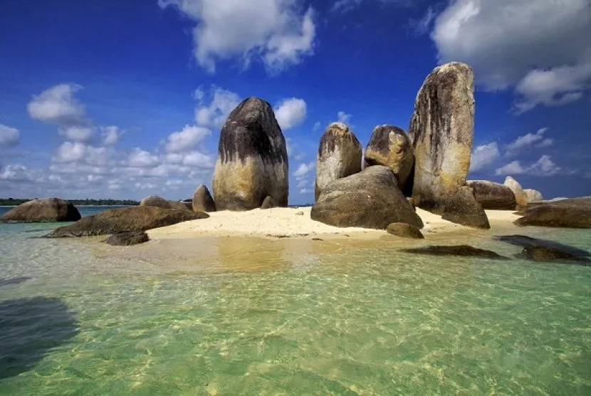 7 Destinasi Wisata Murah di Indonesia yang Pemandangannya Bikin Susah Move On