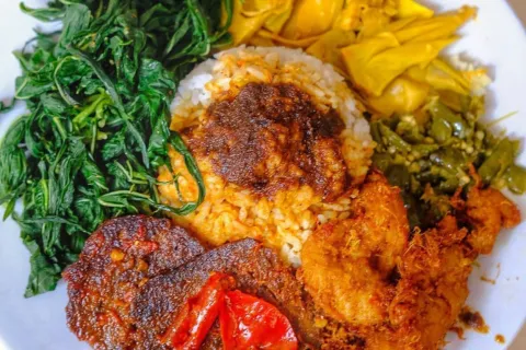 10 Kota Wisata Kuliner Terbaik di Indonesia 2026 Versi Travel and Tour World, Nasi Padang Masuk Daftar!
