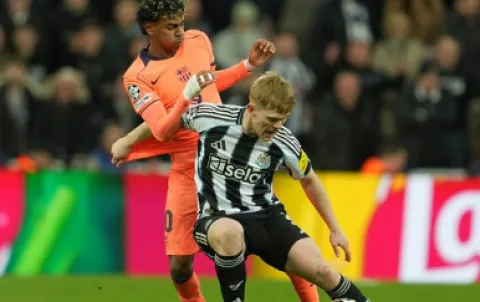 Manchester United Incar Lewis Hall, Siap Salip Barcelona di Bursa Transfer