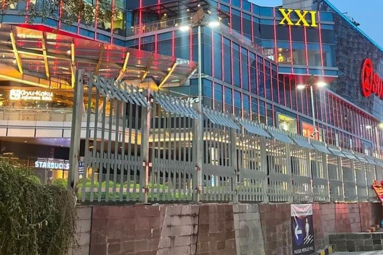 Mal-Mal Besar Tiba-Tiba Dipasangi Pagar Tinggi: Ini Penjelasan Pemerintah dan Pengelola