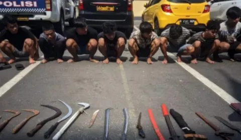 Tawuran Jakarta Timur, 3 Pemuda Diamankan Polisi Bawa Celurit dan 4 HP