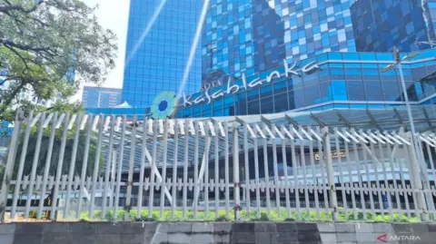 Pagar Tinggi di Mal Kokas Jadi Perhatian, Akhirnya Dibongkar Usai Disorot Gubernur DKI
