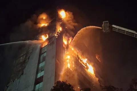 Kebakaran Gedung Bapenda Jakarta Hanguskan Enam Lantai, Satu Pekerja Dievakuasi