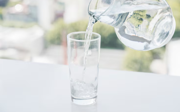 Manfaat Minum Air Putih Setelah Bangun Tidur, Bikin Tubuh Lebih Segar
