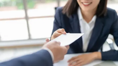 Gaji Hanya Cukup Sepekan, Warga Teriak Tertekan dengan Hidup