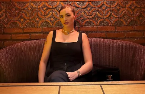 Violenzia Jeanette Jelaskan Alasan Crop Foto Fuji saat Selfie Bareng Rebecca Klopper