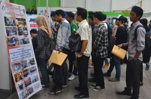 Meningkatkan Kebutuhan Pekerjaan, Pemerintah Harus Tarik Investor Di Industri Padat Karya