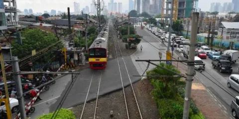 Siswi SMA Tewas Tertabrak KRL Jurangmangu, Muncul Dugaan Upaya Bunuh Diri