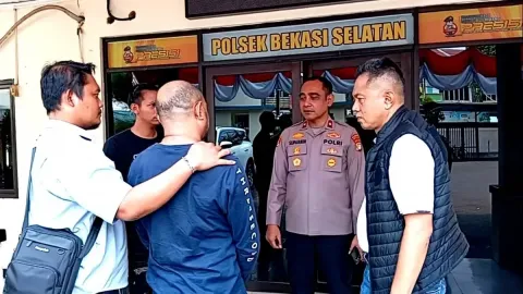 Viral Debt Collector Pukul Warga Bekasi Pakai Kursi Besi, Polisi Amankan Pelaku