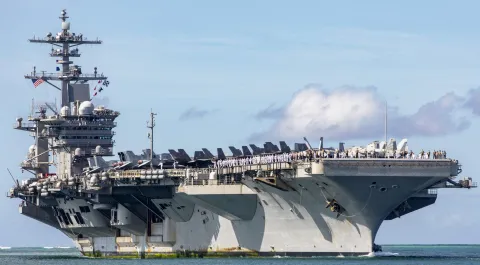 Laporan 7 Tentara AS Tewas dalam Bentrokan di Kapal Induk USS Abraham Lincoln