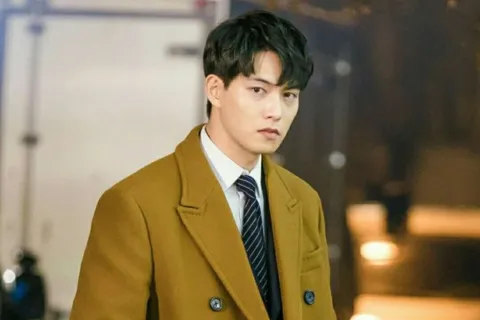 Kabar Mengejutkan Lee Jonghyun Ex CNBLUE: Klarifikasi Pengunduran Diri dan Pengakuan Pernikahan yang Berujung Perpisahan