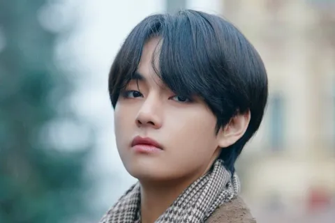 V BTS Ungkap Pendengarannya Menurun Selama 2,5 Tahun, Salah Satu Telinga Tinggal 30 Persen