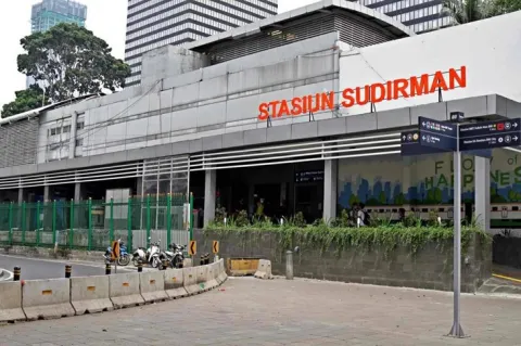 Pria Diam-Diam Rekam Wanita di Stasiun Sudirman, KAI Commuter Langsung Bertindak