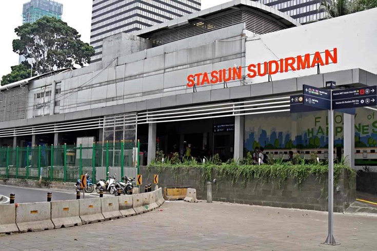 Pria Diam-Diam Rekam Wanita di Stasiun Sudirman, KAI Commuter Langsung Bertindak