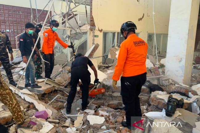 Gempa NTT M 7,7: 47 Orang Meninggal, Ratusan Rumah dan Fasilitas Umum Rusak