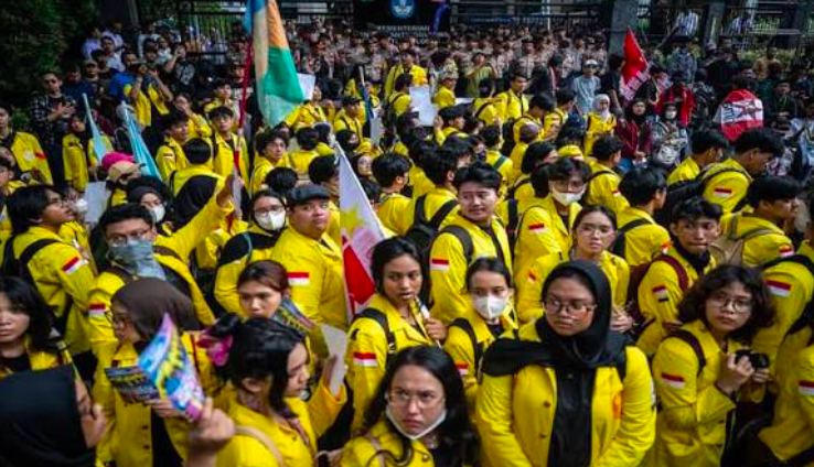 BEM UI Turun ke Jalan di Bundaran HI, Ini 8 Tuntutan yang Dibawa