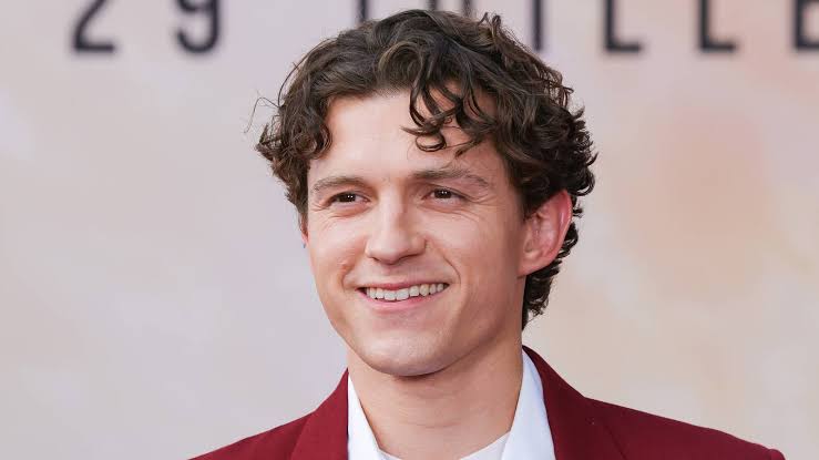 Tom Holland Kantongi Rp1,6 Triliun dari Kesuksesan 