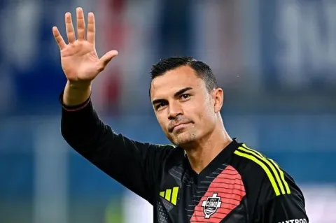 Emil Audero Tetap di Skuad Como meski Terus Dikaitkan dengan Juventus