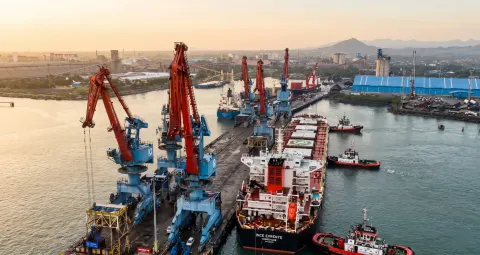 Tidak Efisien, Tidak Adanya Sistem Logistik Terintegrasi  Maka Masyarakat akan Terus Terbebani Biaya Tinggi