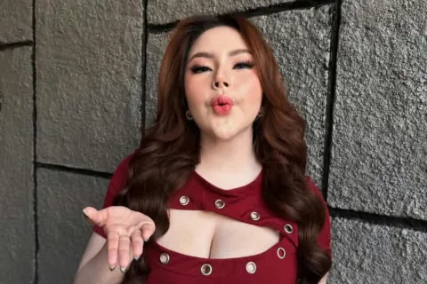 Resmi Jadi Tersangka Kasus Penipuan dan UU ITE, Lisa Mariana Disentil Menohok oleh Dewi Menyala