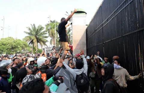 Demo DPR 27 Agustus, Massa Pati Hadapi Rekening Donasi hingga Bus Dilempar Batu