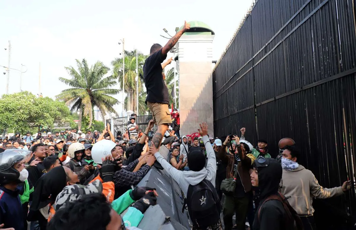 Demo DPR 27 Agustus, Massa Pati Hadapi Rekening Donasi hingga Bus Dilempar Batu