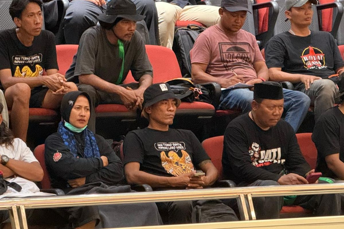 Botok dan Massa AMPB Duduk di Balkon Rapat Paripurna DPR