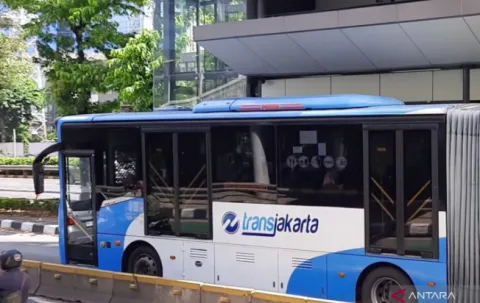 Demo 27 Agustus Bikin Sejumlah Rute Transjakarta Dialihkan, Cek Daftarnya