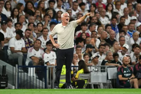 Mourinho Bela Madrid Meski Dicemooh Fans Usai Kalahkan Sociedad