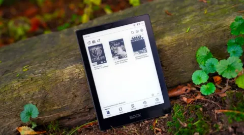 3 E-Reader Pilihan untuk Baca Buku Lebih Praktis, Nyaman, dan Nggak Bikin Tas Berat