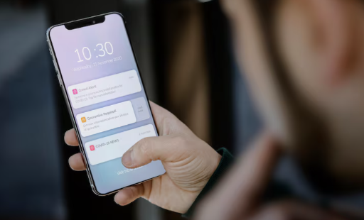 Kenapa Kita Bisa Merasa HP Bergetar Padahal Tidak Ada Notifikasi?