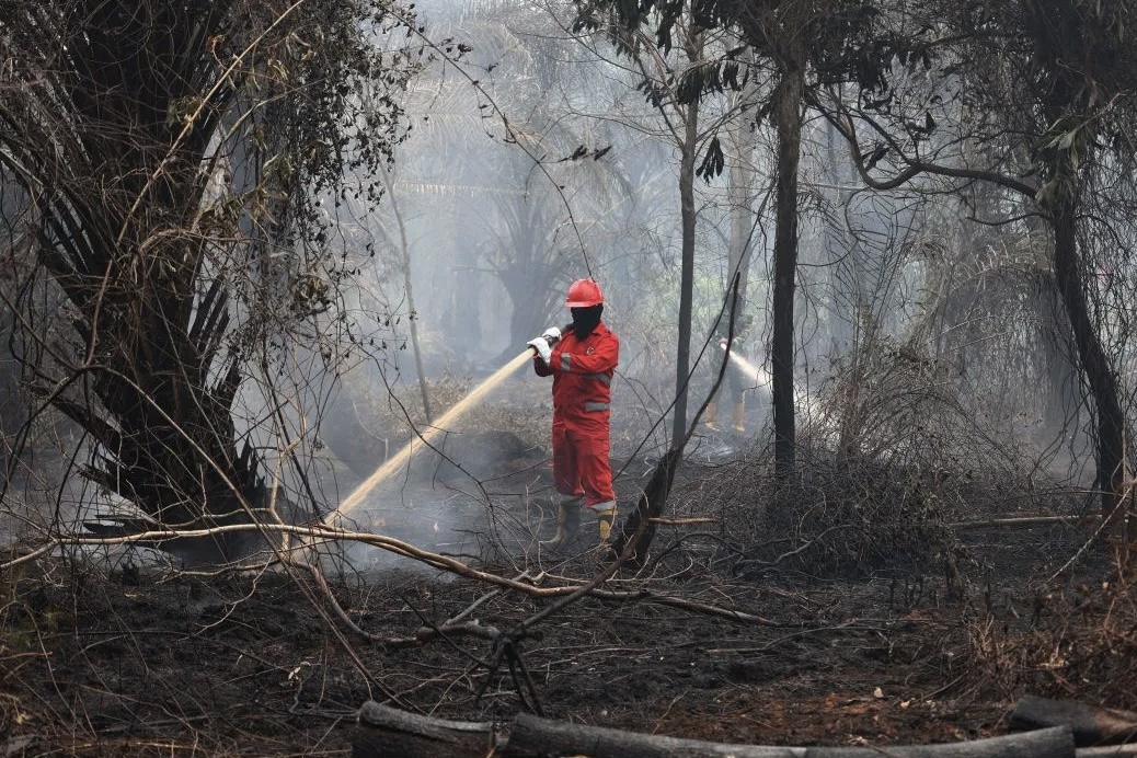 Kabut Asap Karhutla Selimuti Martapura, Jarak Pandang Cuma 1-4 Meter