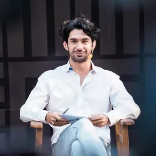 Reza Rahadian Rela Pakai Prostetik di The Invisible Guest, Transformasinya Bikin Pangling