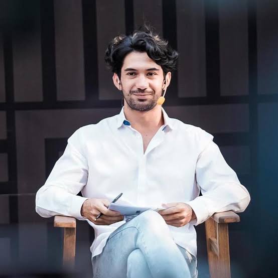 Reza Rahadian Rela Pakai Prostetik di The Invisible Guest, Transformasinya Bikin Pangling