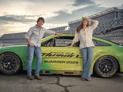 Tom Cruise Kembali Jadi Pembalap NASCAR di Days of Thunder 2, Tayang 2028
