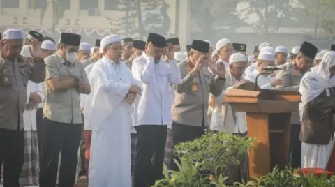 5 Daerah di Kalimantan yang Gelar Salat Istisqa di Tengah Kemarau dan Karhutla