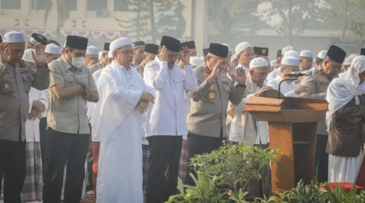 5 Daerah di Kalimantan yang Gelar Salat Istisqa di Tengah Kemarau dan Karhutla