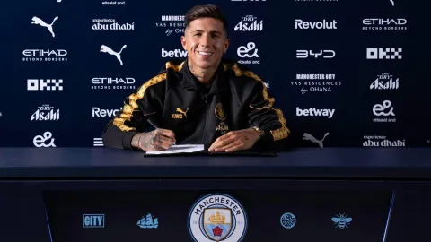 Man City Resmi Datangkan Enzo Fernandez dari Chelsea