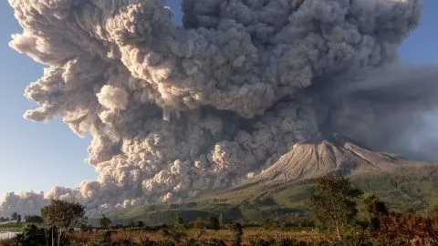 BMKG Ucap Sebaran Abu Vulkanik Gunung Anak Krakatau Sudah Sampai Jakarta, Ini Daftar Daerah Terdampak dan Tips Keamanannya