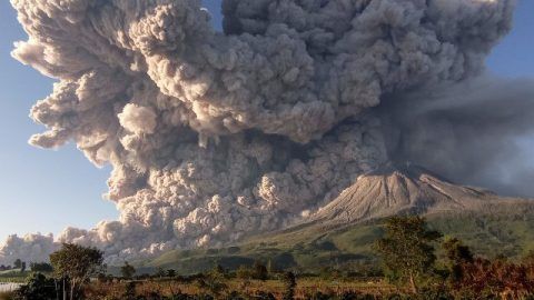 BMKG Ucap Sebaran Abu Vulkanik Gunung Anak Krakatau Sudah Sampai Jakarta, Ini Daftar Daerah Terdampak dan Tips Keamanannya
