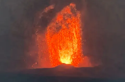 Gunung Anak Krakatau Erupsi, Presiden Prabowo Imbau Warga Patuhi Zona Bahaya