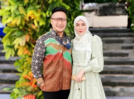 Imbas Erupsi Gunung Anak Krakatau, Arie Untung Tertahan di Denpasar dan Gagal Pulang