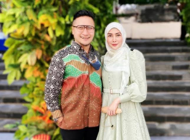 Imbas Erupsi Gunung Anak Krakatau, Arie Untung Tertahan di Denpasar dan Gagal Pulang
