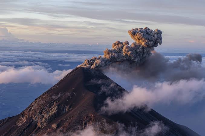 Bikin Cemas! Ini Risiko Mengerikan yang Mengintai Saat Ibu Hamil Terpapar Abu Vulkanik