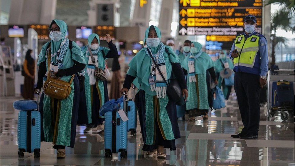 Jemaah Umrah Tertahan akibat Erupsi Krakatau, Travel Harus Tanggung Biaya Hotel hingga Tiket Baru