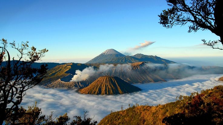 Peta Sebaran 127 Gunung Api Aktif di Indonesia: Bali-Nusa Tenggara Dominasi Tipe A