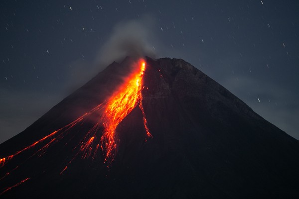 Sering Dikira Sama, Ternyata Beda Banget! Ini Perbedaan Magma, Lava, dan Lahar yang Wajib Kamu Tahu