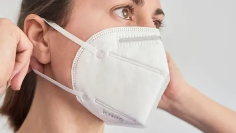 Rekomendasi Jenis Masker Saat Terkena Hujan Abu Vulkanik: N95 hingga Masker Bedah